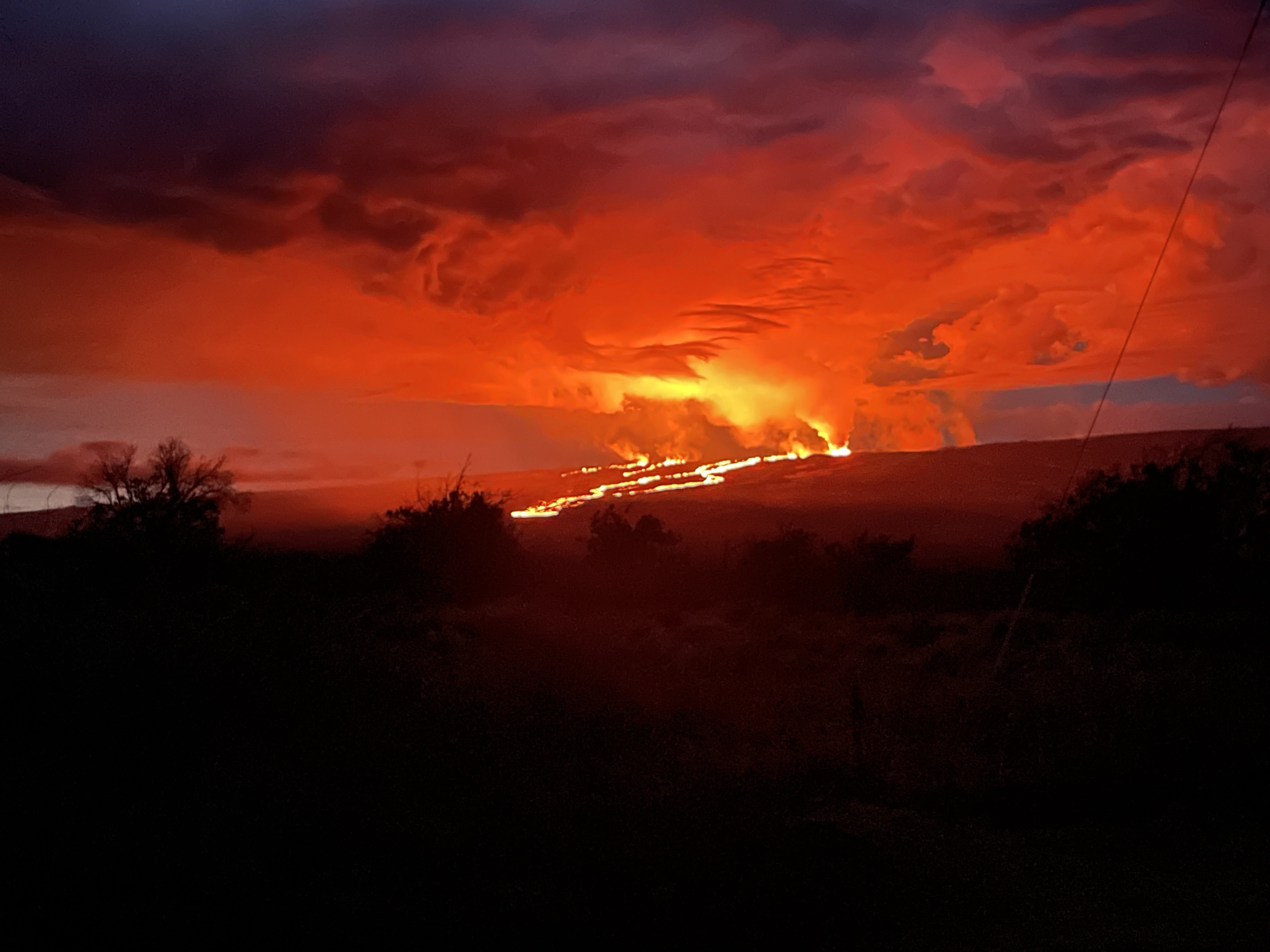 Mauna Loa eruption from the Northeast Rift Zone sends lava flows